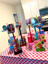 Load image into Gallery viewer, Character Valentine Mailbox Set