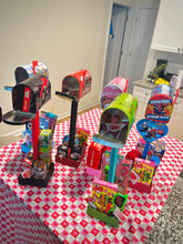 Load image into Gallery viewer, Character Valentine Mailbox Set